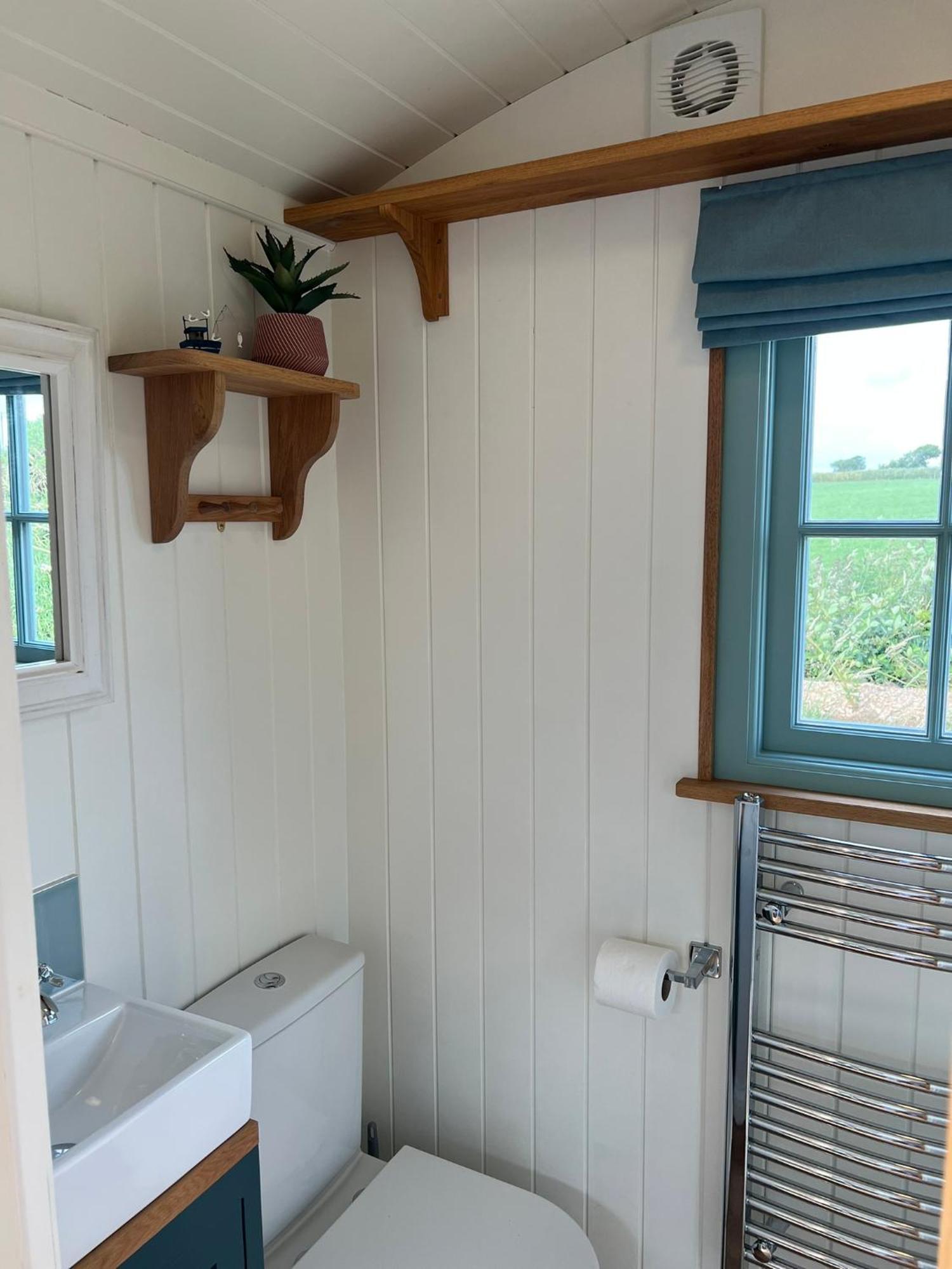 Toms Hut And Robins Rest Shepherd Huts Near ウェイドブリッジ エクステリア 写真