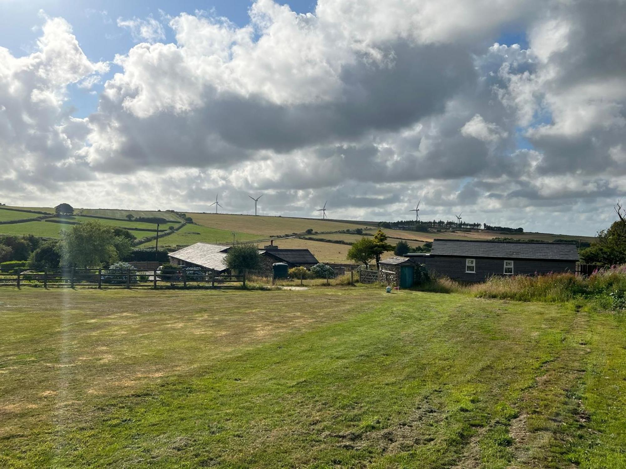 Toms Hut And Robins Rest Shepherd Huts Near ウェイドブリッジ エクステリア 写真
