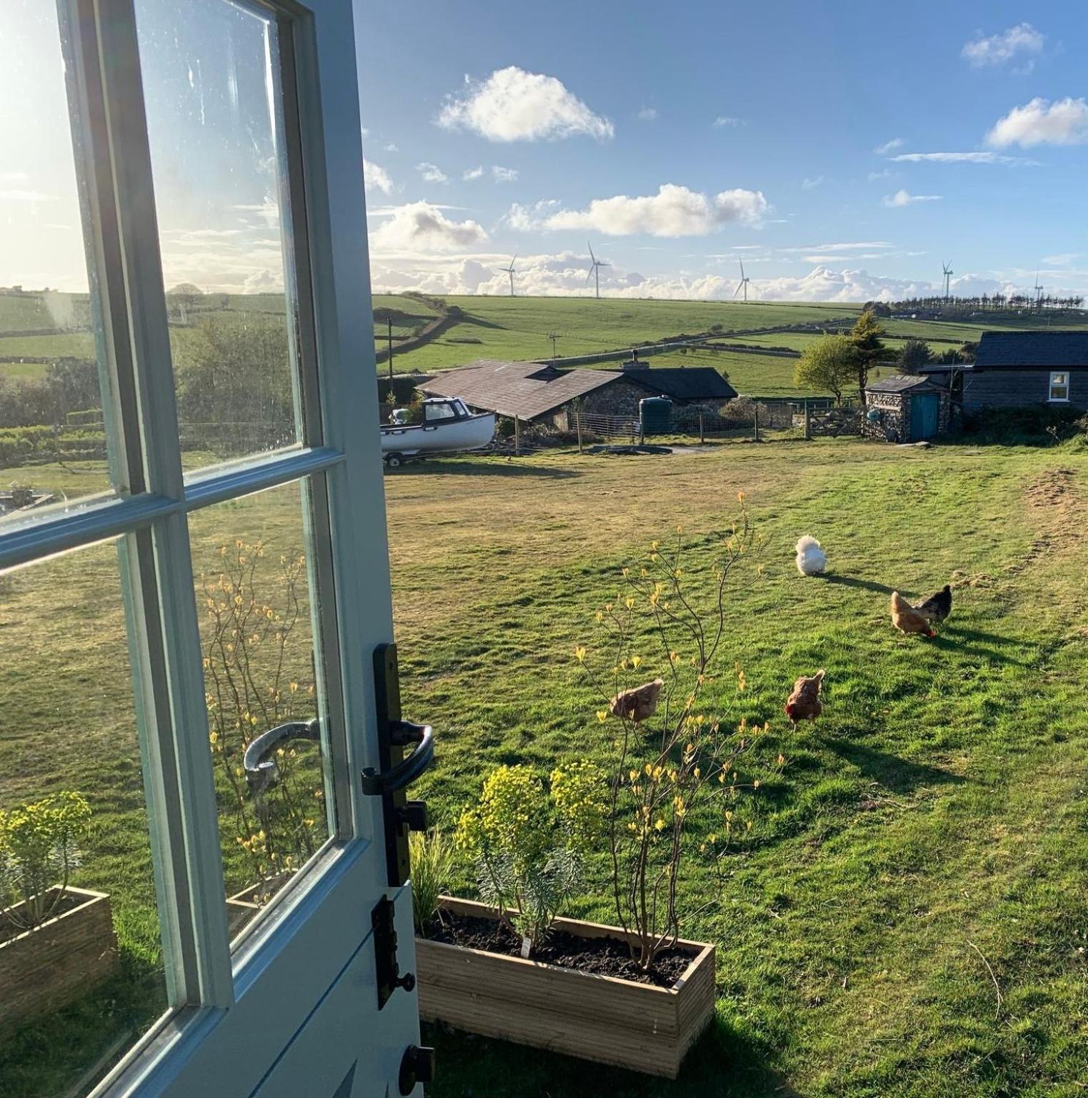 Toms Hut And Robins Rest Shepherd Huts Near ウェイドブリッジ エクステリア 写真